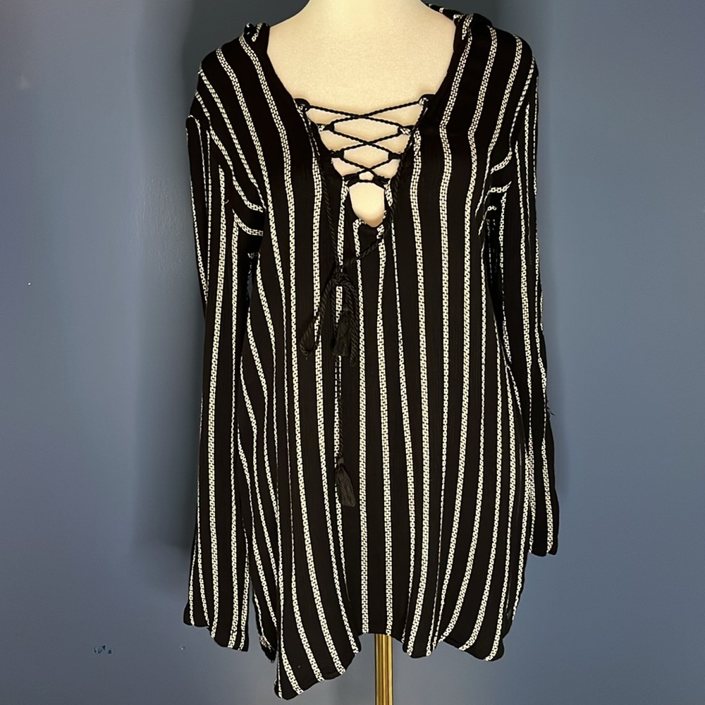 BillaBong hooded tunic beach cover up, black/ white stripe with hood, soft weave
